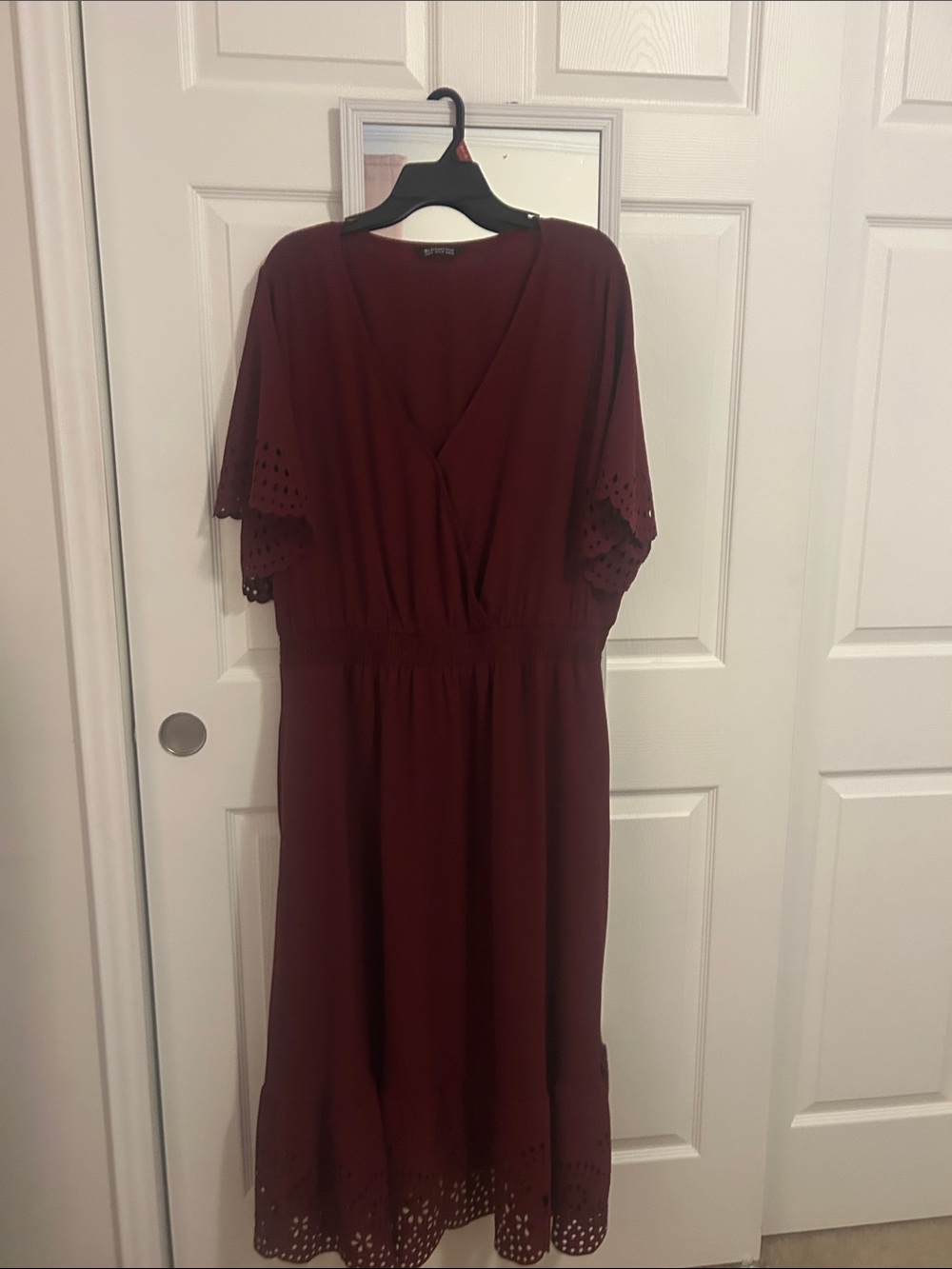 BloomChic Burgundy Eyelet Midi Dress size 22-24